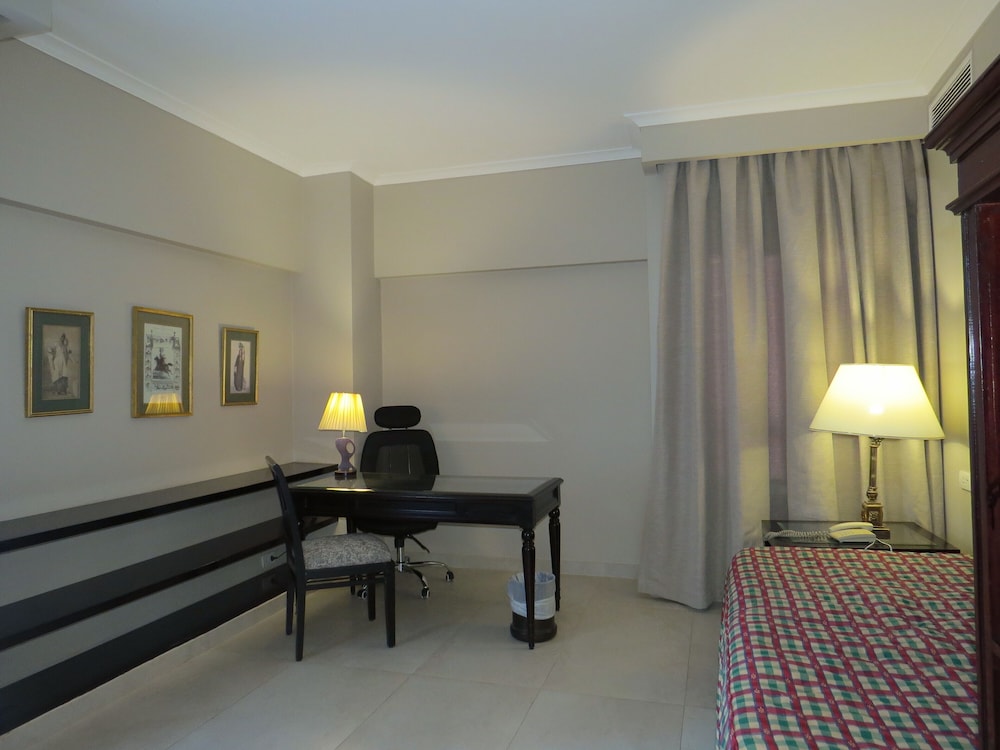 Deluxe Imperial Suite Nile View - Photo 6