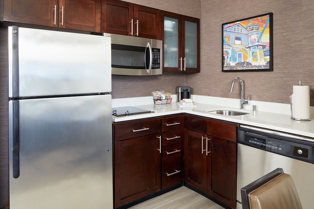 Suite, 1 Bedroom - Photo 3
