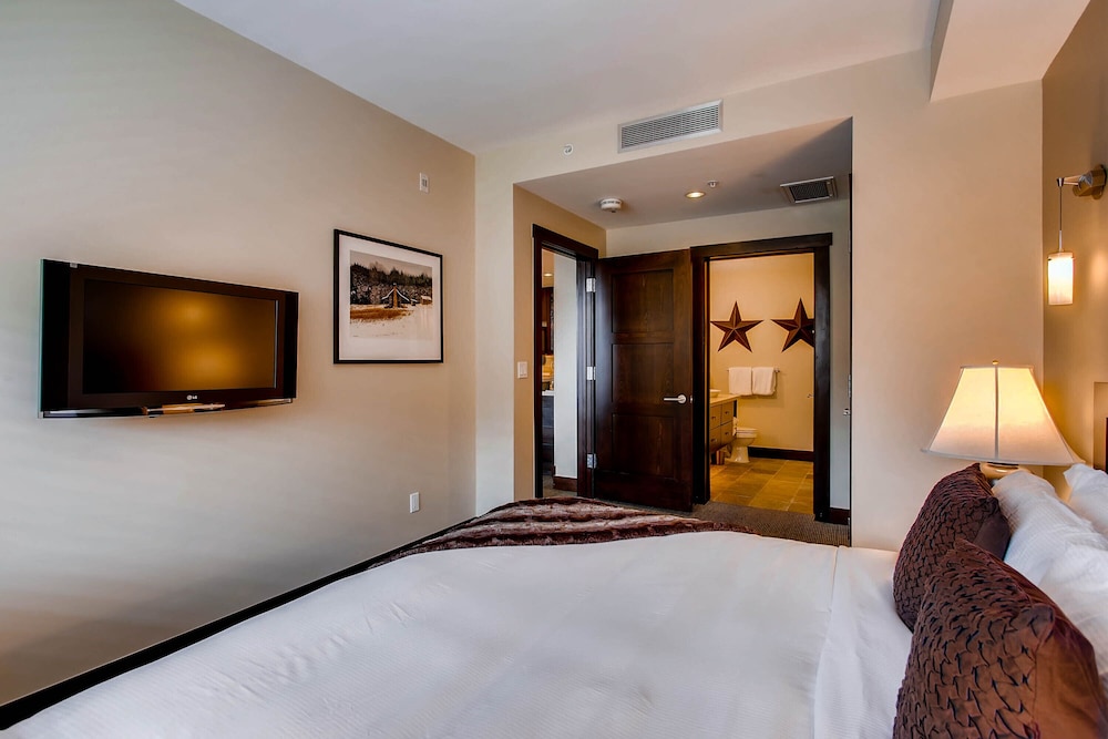 Luxury Condo, 3 Bedrooms photo 1
