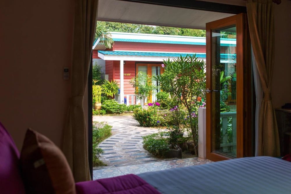 Garden View Bungalow photo 3