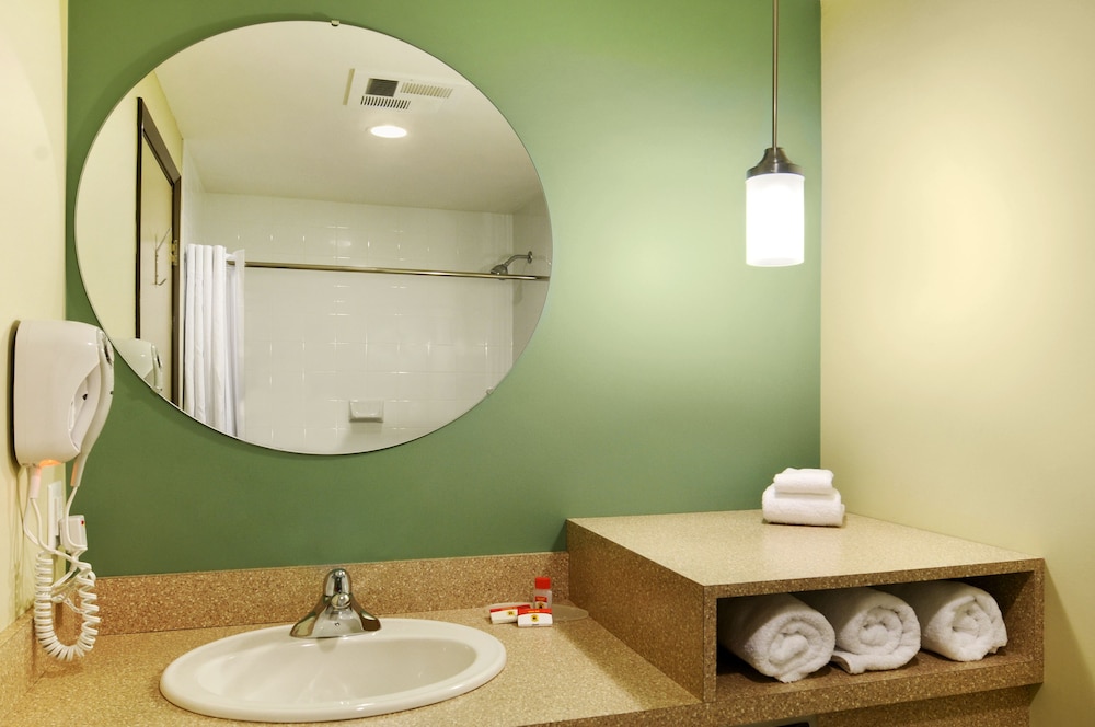 Suite, 1 King Bed, Jetted Tub - Photo 5