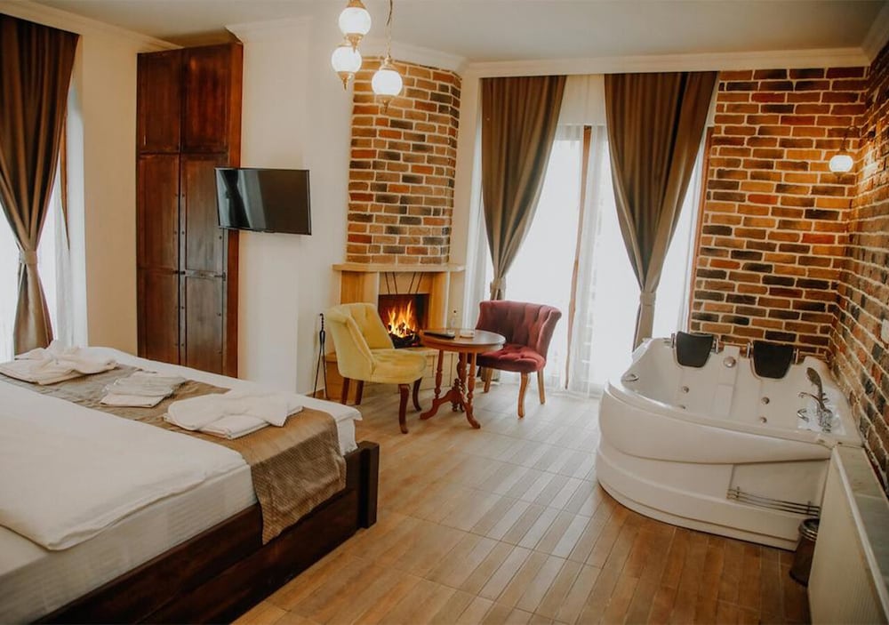 Exclusive Room, Jetted Tub, Fireplace photo 1