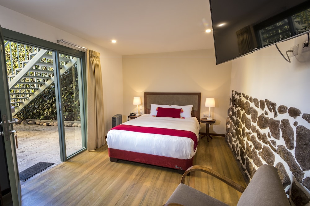 Superior Room, 1 Queen Bed, Fireplace photo 2