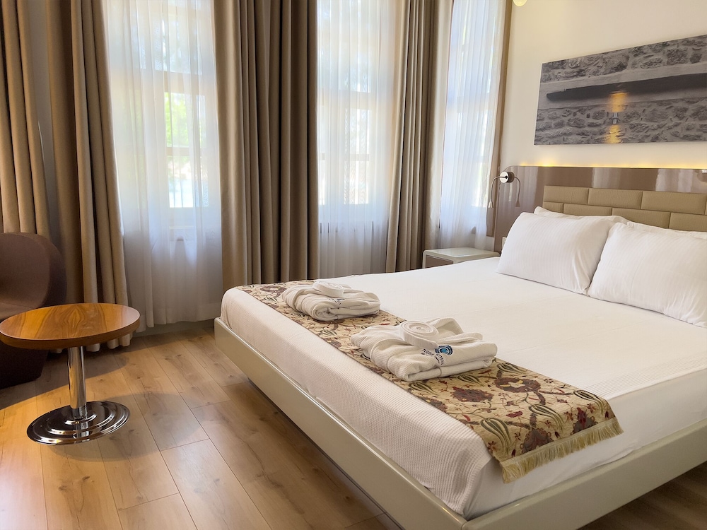 Deluxe Room, 1 Double Bed, Non Smoking, Sea View - Photo 10