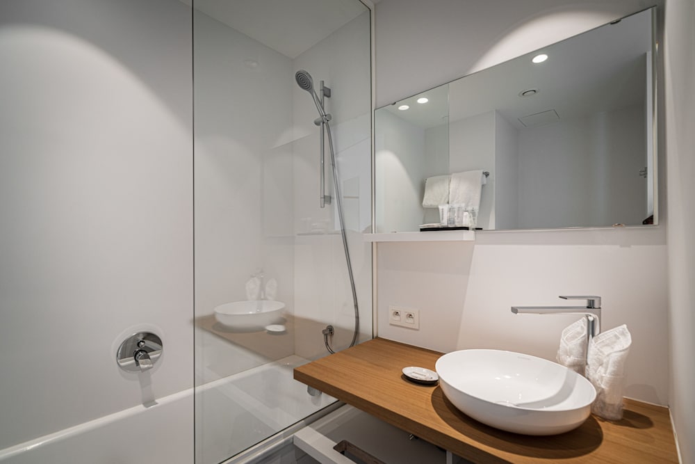 Standard Double or Twin Room - Photo 27