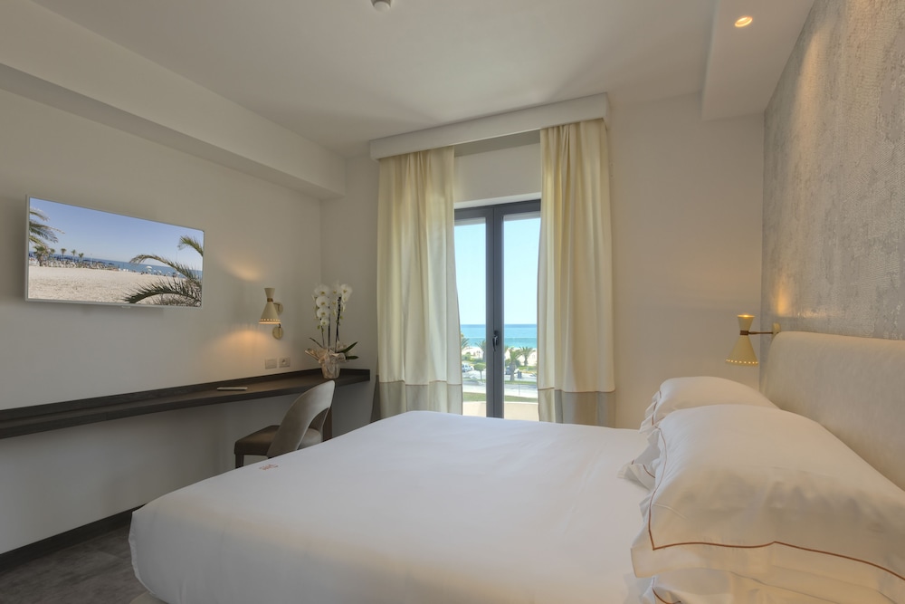Panoramic Double or Twin Room, Non Smoking, Sea View photo 3