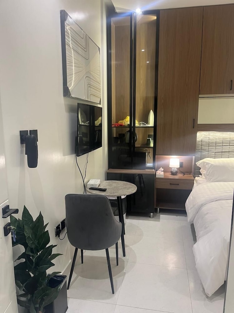 Luxury Studio, Garden View