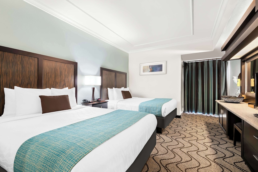 Suite, Multiple Beds, Non Smoking, Balcony (With Sofabed) photo 2