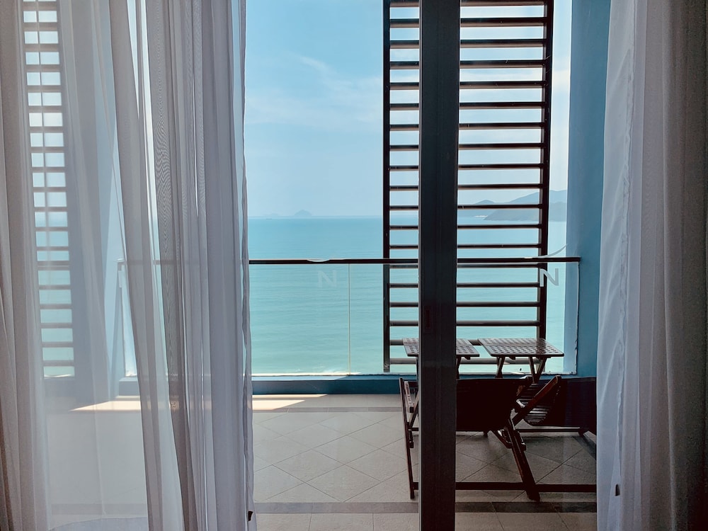 Executive Room, 1 King Bed, Ocean View - Photo 5