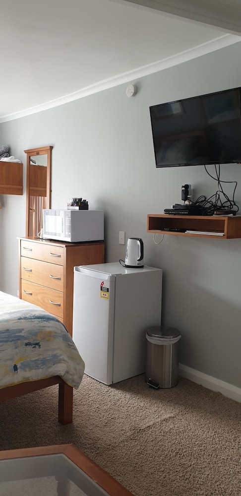 Bedroom 4 (The Sleepout) Pet Friendly photo 3