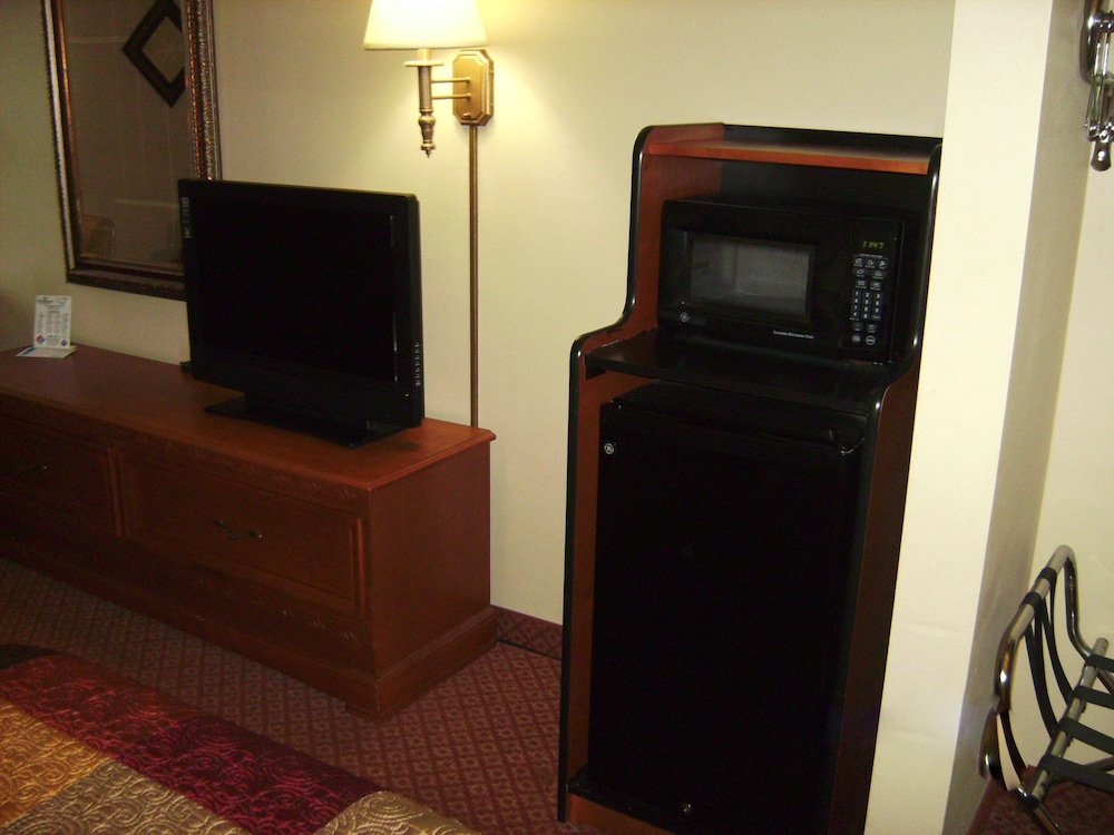 Deluxe Room, 1 Queen Bed, Accessible, Non Smoking photo 3
