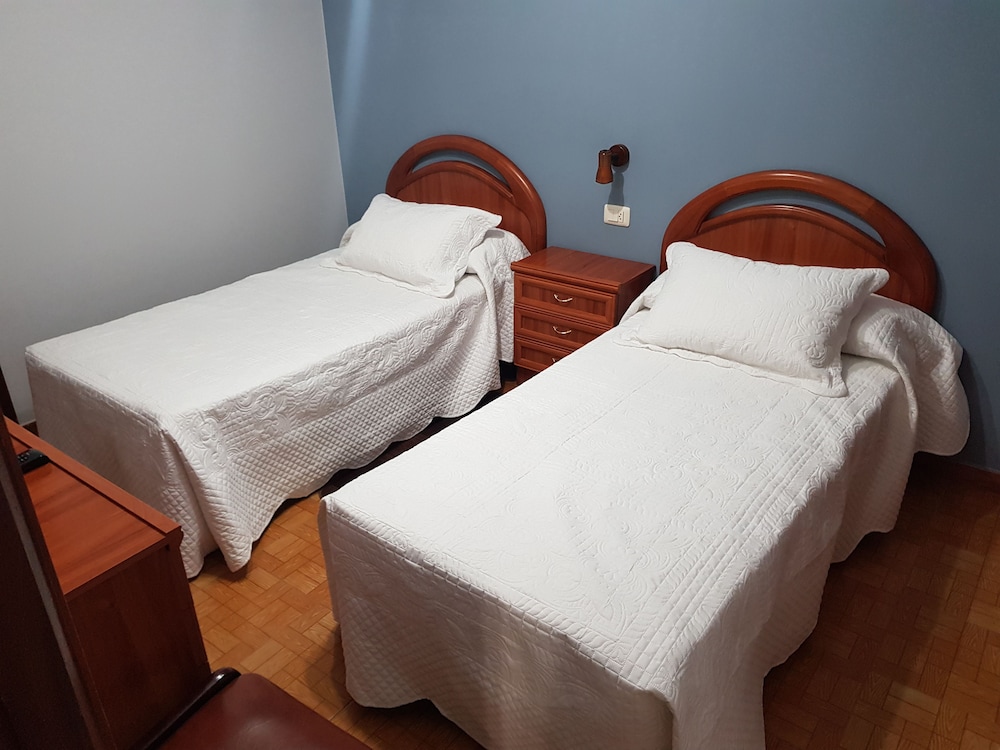 Twin Room - Photo 2