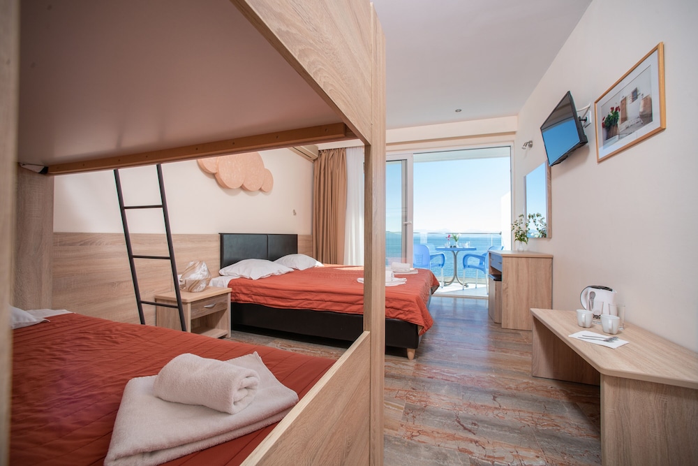 Quadruple Room, Sea View (Family)