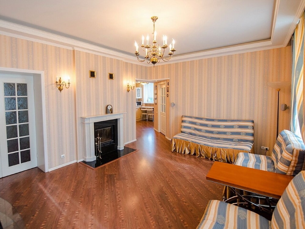 Apartment photo 2