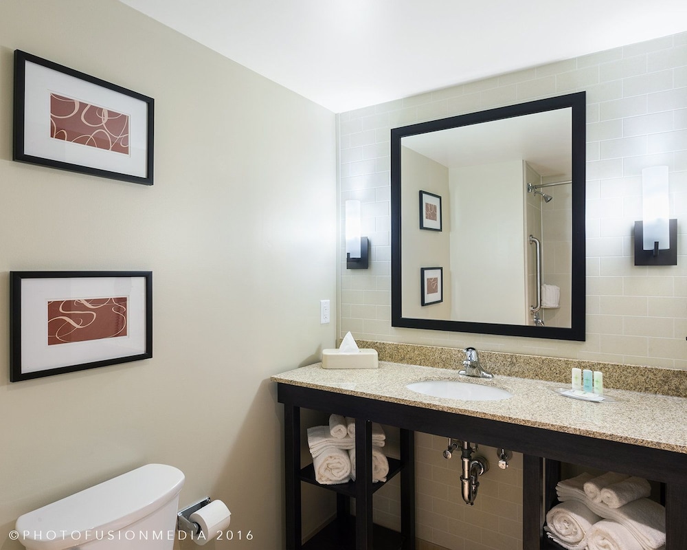 Suite, Multiple Beds, Non Smoking (2 Queens, 2 Person Sofa Bed)