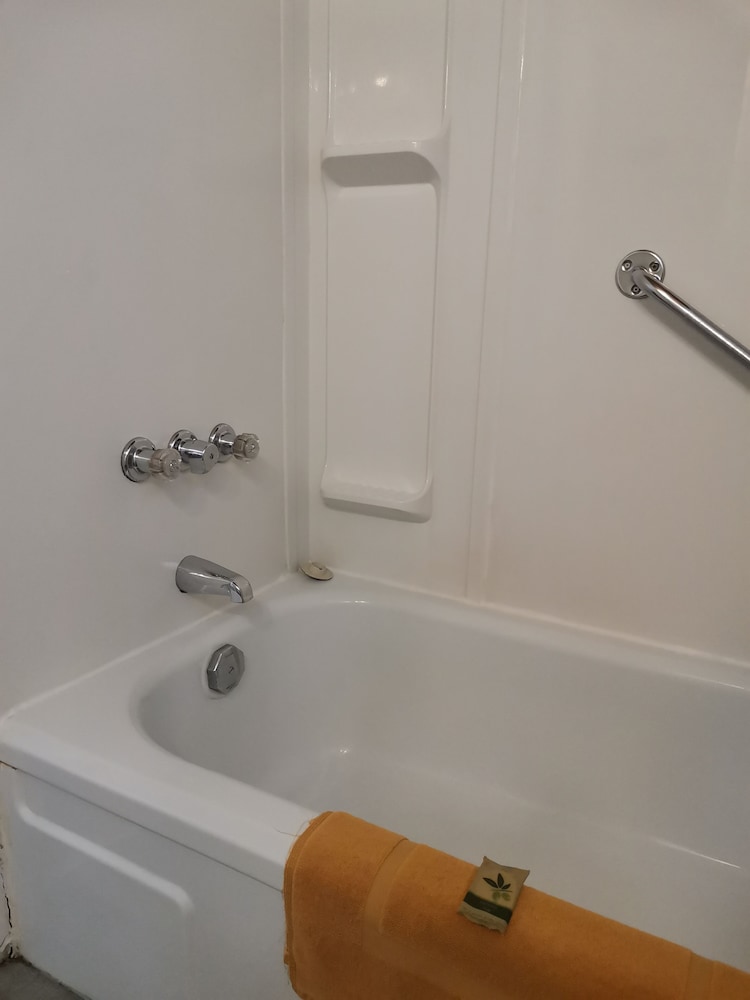 Deluxe Room, 1 Queen Bed photo 2
