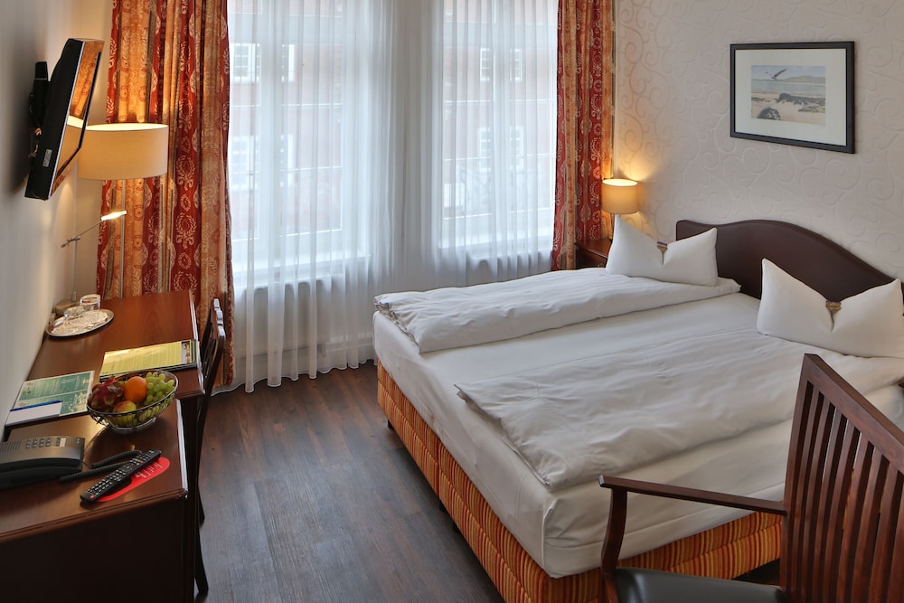 Basic Single Room, 1 Twin Bed photo 2