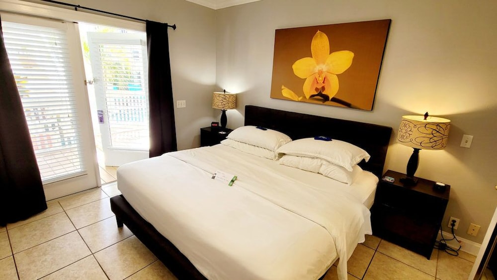 Room 41 - Classic - King Bed - Adults Only 21+