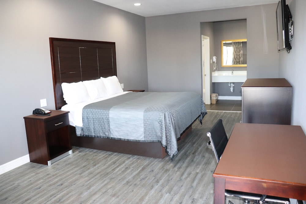 Standard Room, 1 King Bed, Smoking