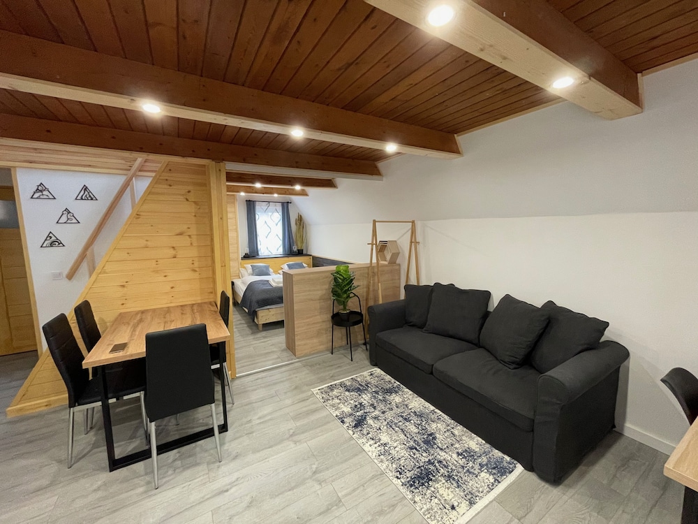 Family Apartment, 3 Bedrooms, Hot Tub, Hill View photo 1