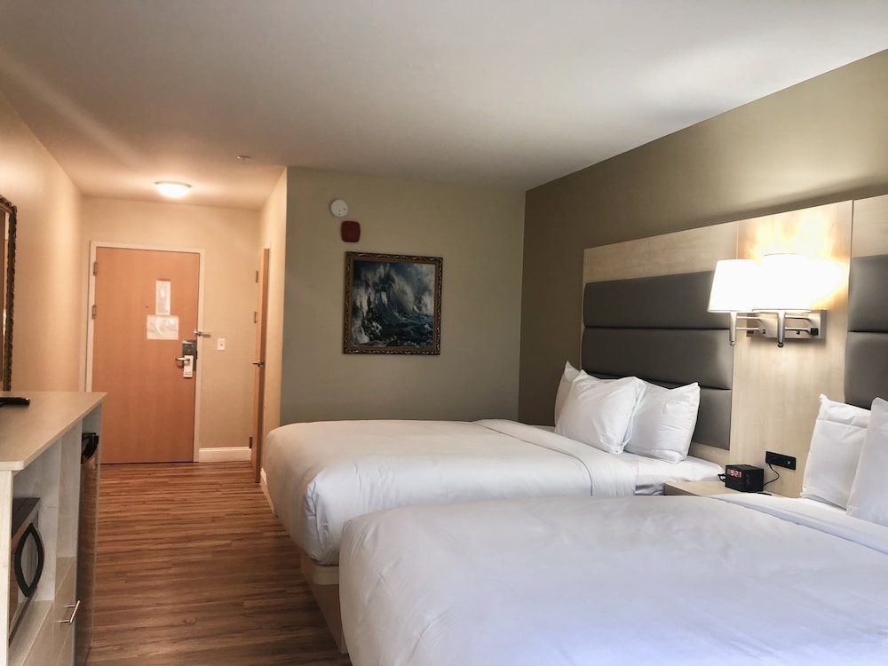 Standard Room, 2 Queen Beds, Non Smoking - Photo 3