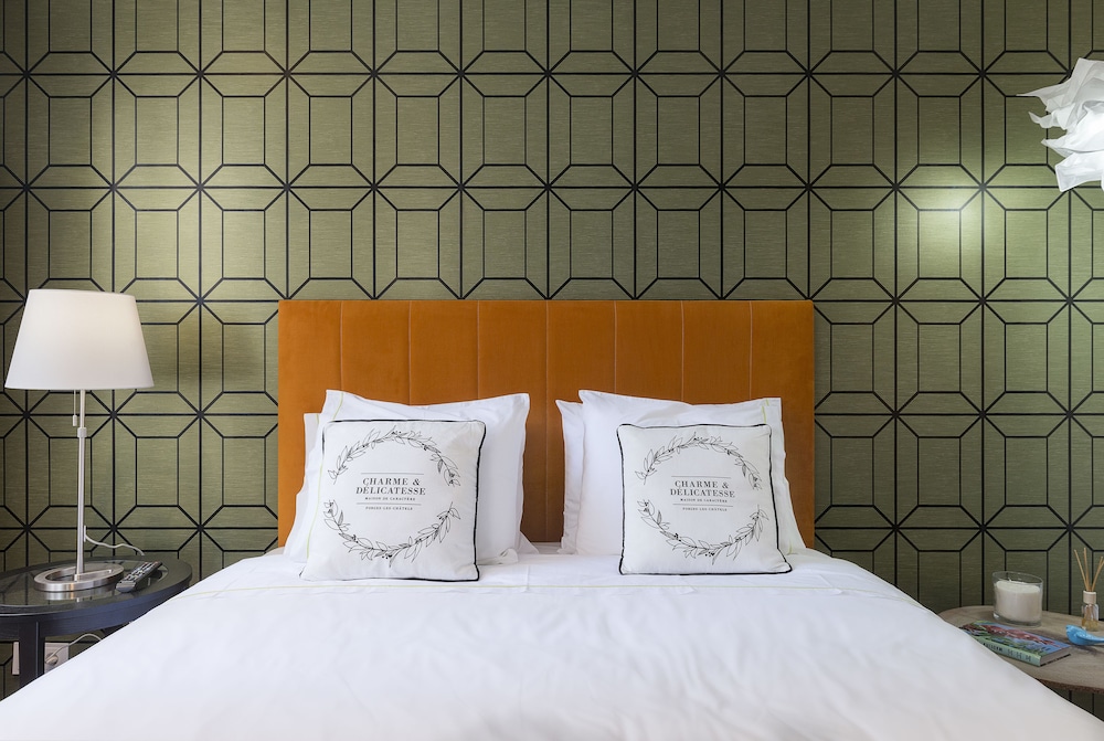 Signature Studio, 1 Queen Bed, Kitchenette photo 2