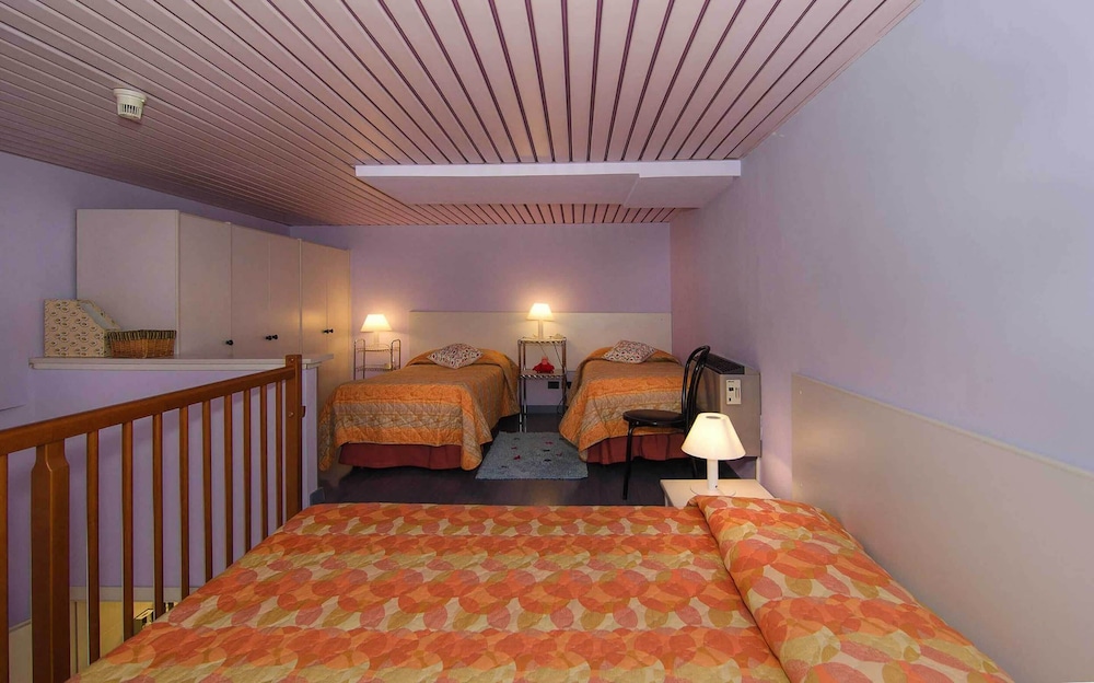 Family Room, 2 Bedrooms - Photo 15