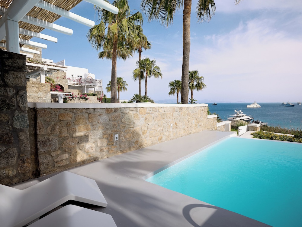 Open Plan Suite with Private Pool - Photo 7