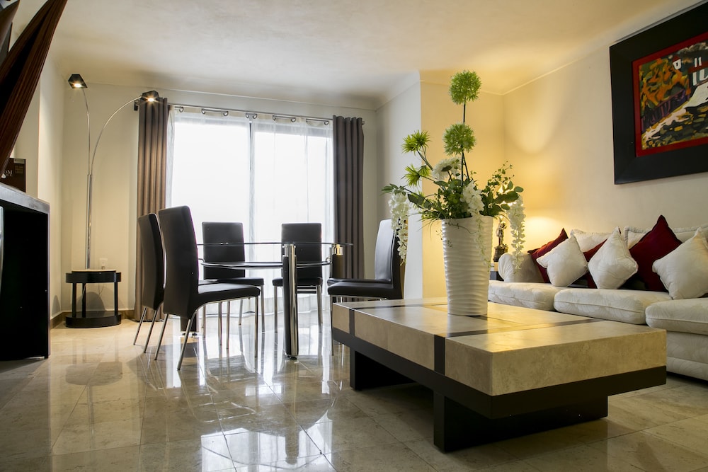 Suite (Master) - Photo 1