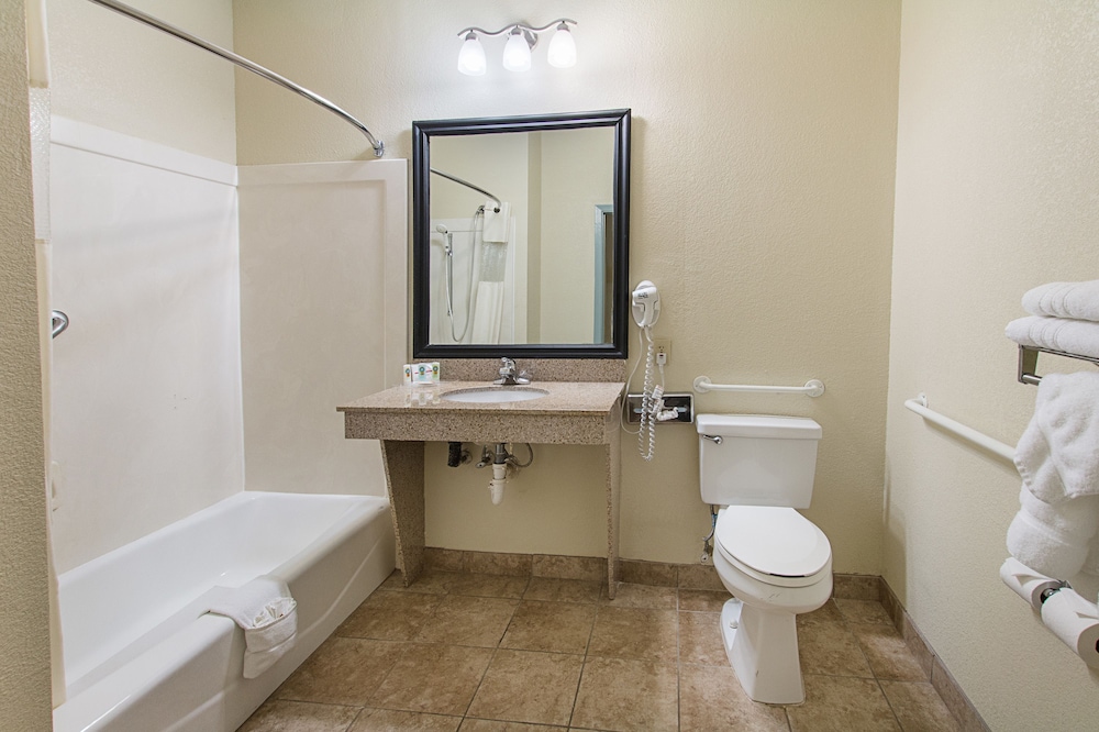 Suite, 1 King Bed, Accessible, Non Smoking - Photo 4