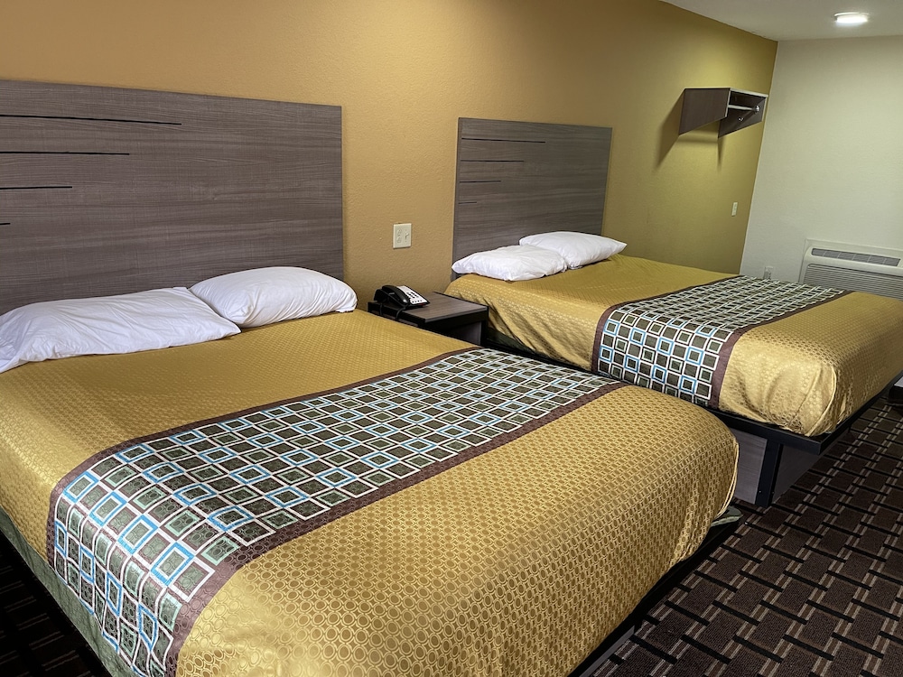 Room, 2 Double Beds, Non Smoking - Photo 1