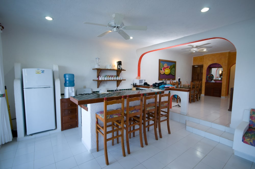 Condo, 2 Bedrooms, Beachfront photo 3