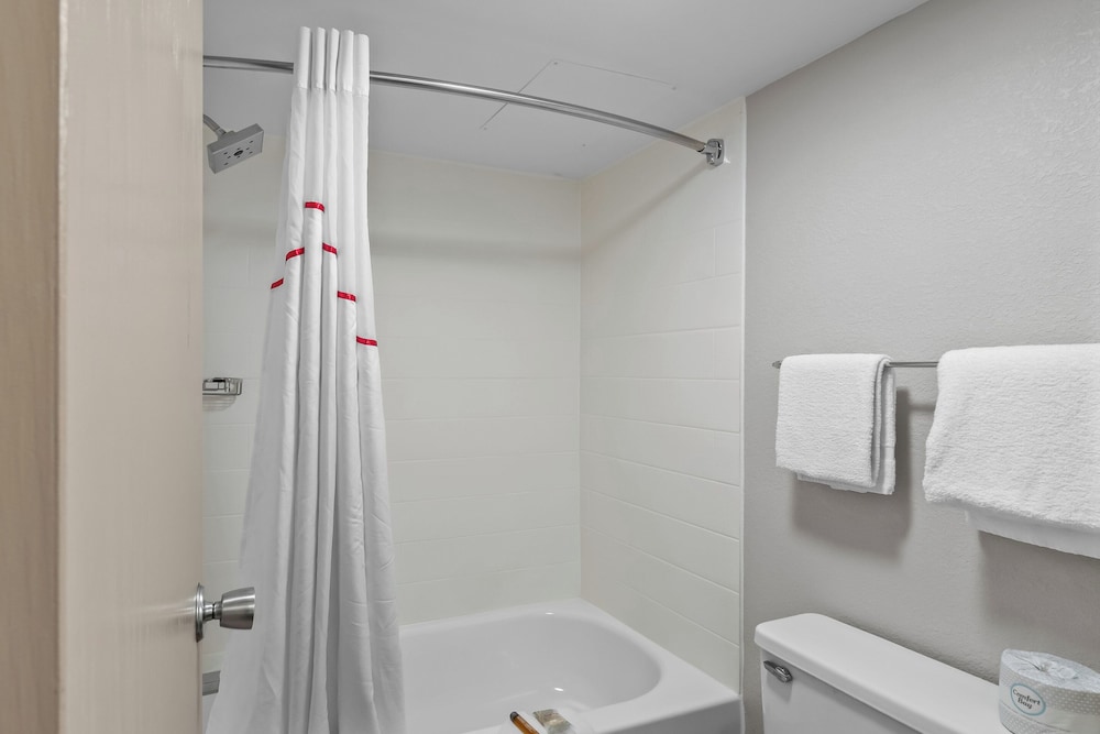 Deluxe Room, 1 Queen Bed, Non Smoking - Photo 6