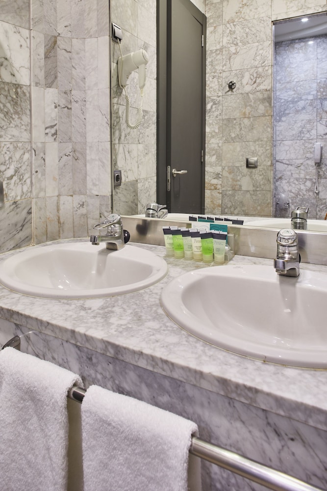 Triple Room - Photo 6