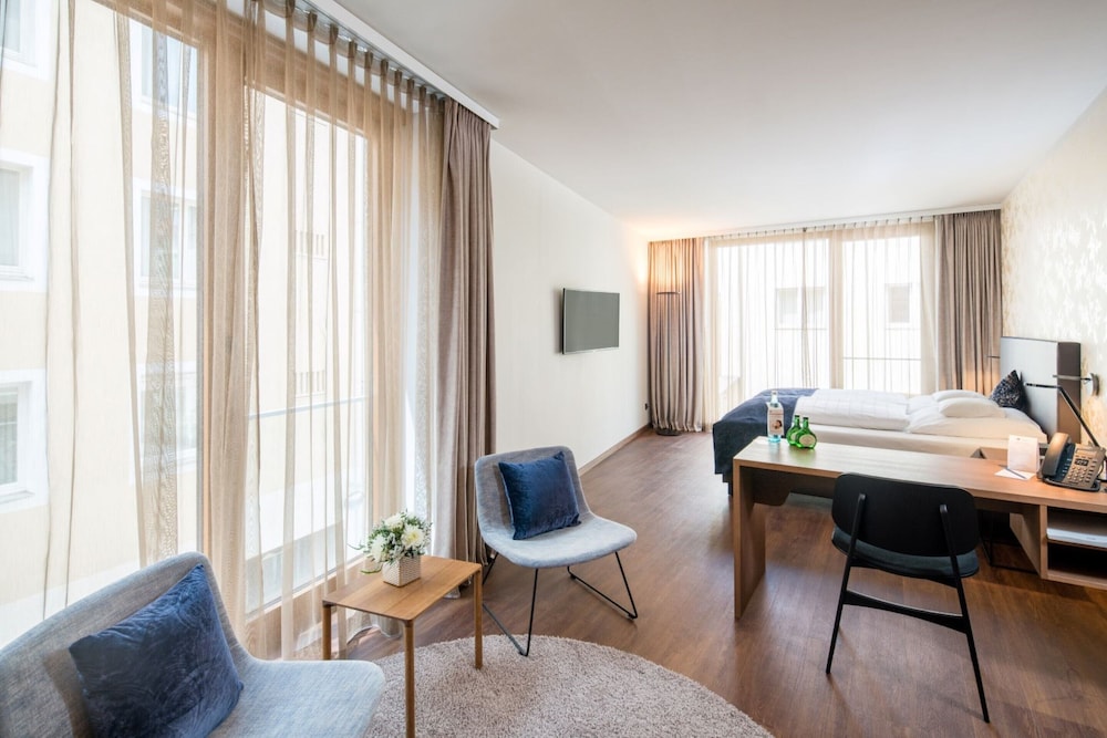 Executive Room, 1 Double Bed, Annex Building (Cozy Sitting Corner) photo 3