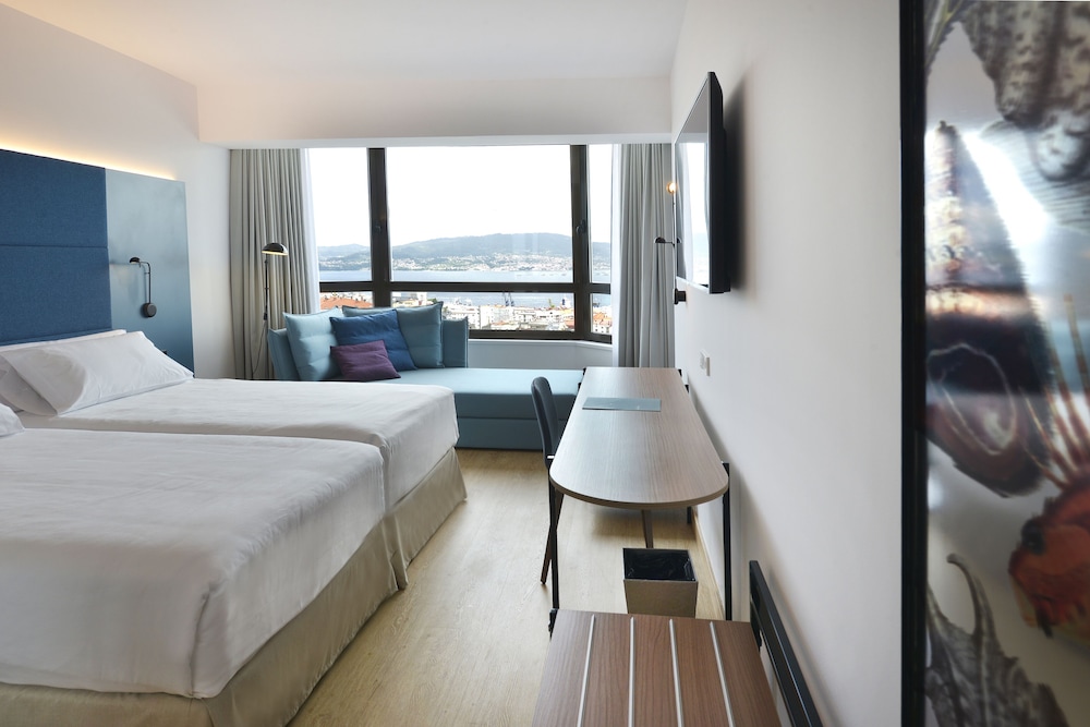 Superior Twin Room (with Estuary View) - Photo 2