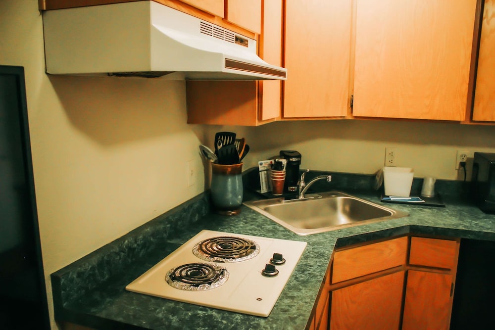 Suite, 1 King Bed, Non Smoking, Kitchenette (No Pets) - Photo 3