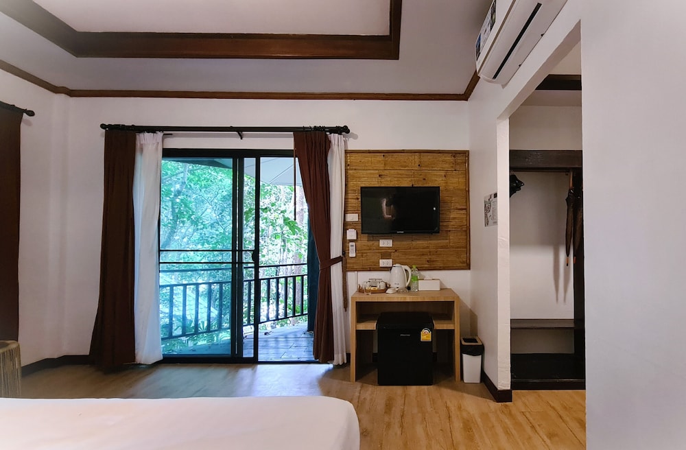 Comfort Villa, 1 King Bed, Garden View photo 3