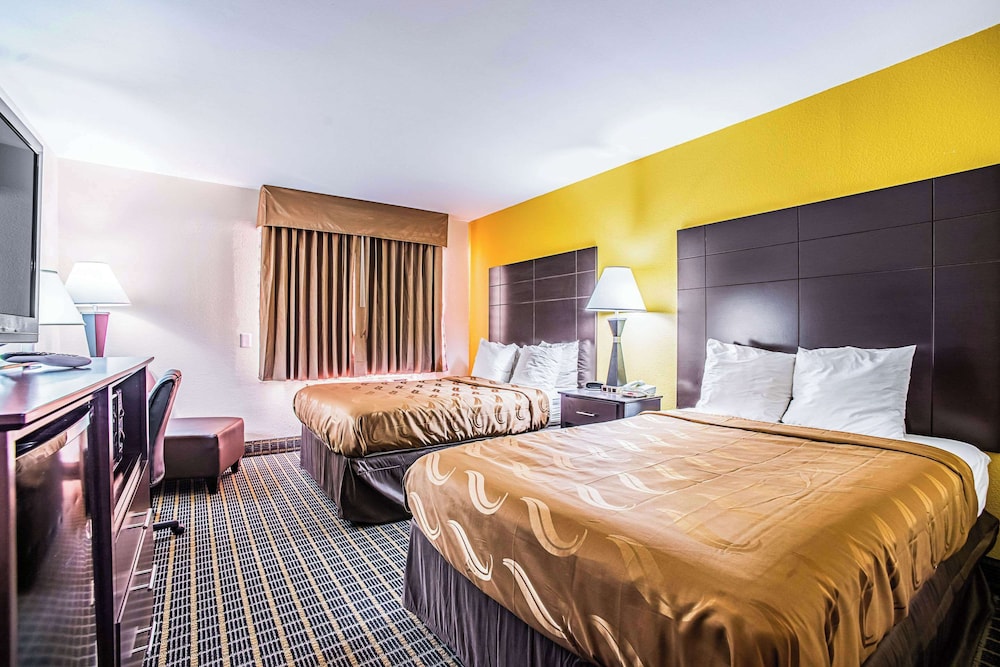 Standard Room, 2 Queen Beds, Non Smoking - Photo 1