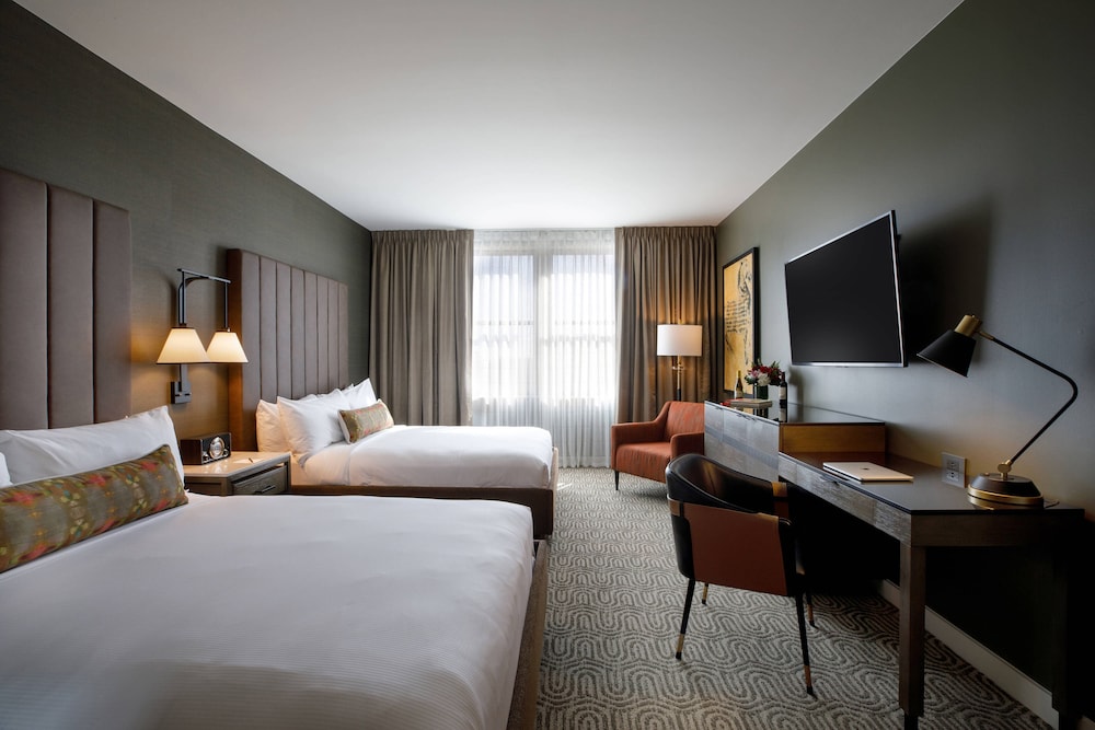 Deluxe Room, 2 Queen Beds (Mobility/Hearing Access, Roll-In Shwr) - Photo 1