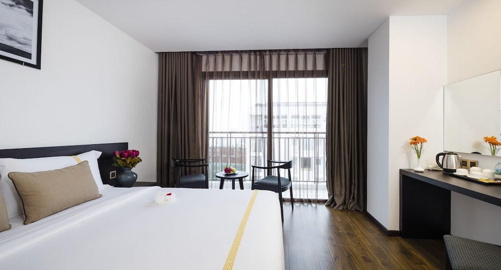 Senior Double Room, Balcony, City View photo 2