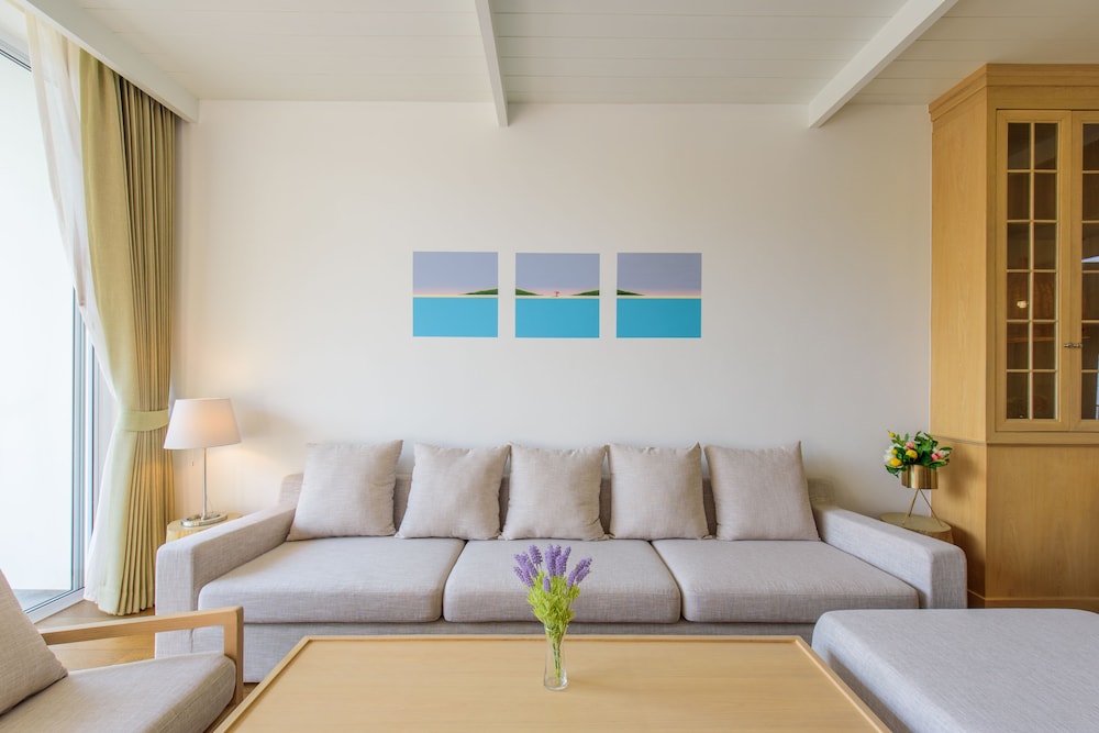 Suite with Mountain View - Photo 13