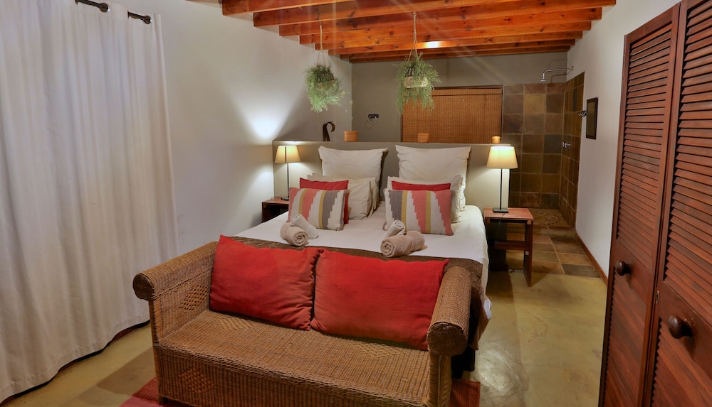 Executive Chalet, 3 Bedrooms, Pool Access, Valley View photo 2
