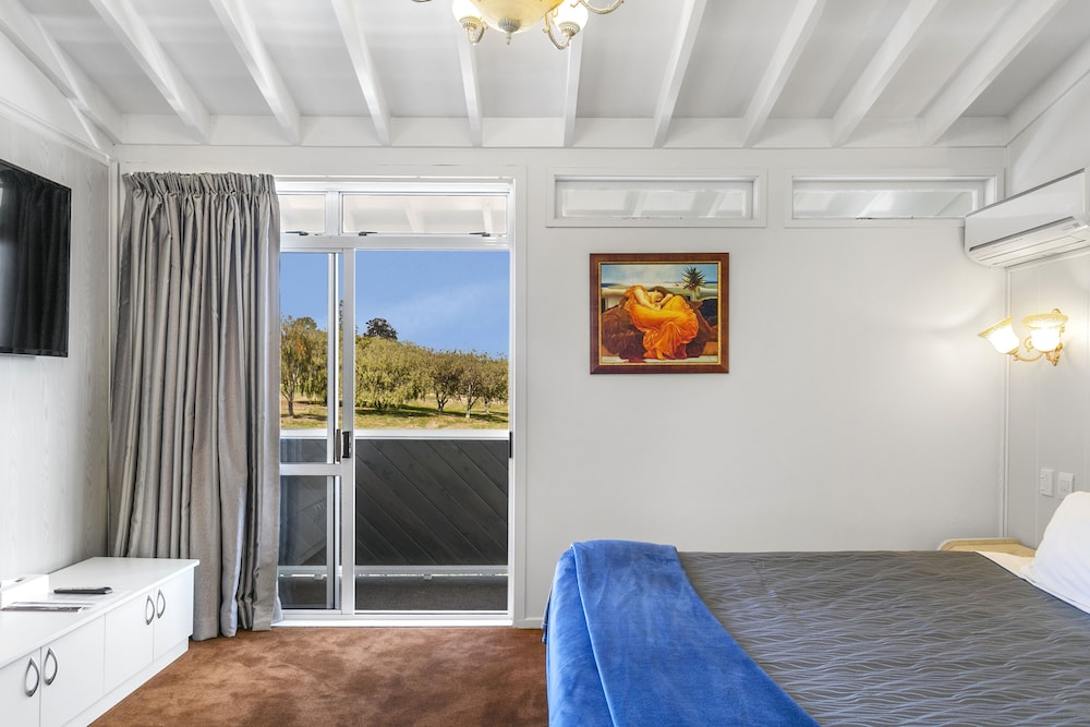 1 Bedroom Super King Suite with Balcony (upper floor no spa) photo 3