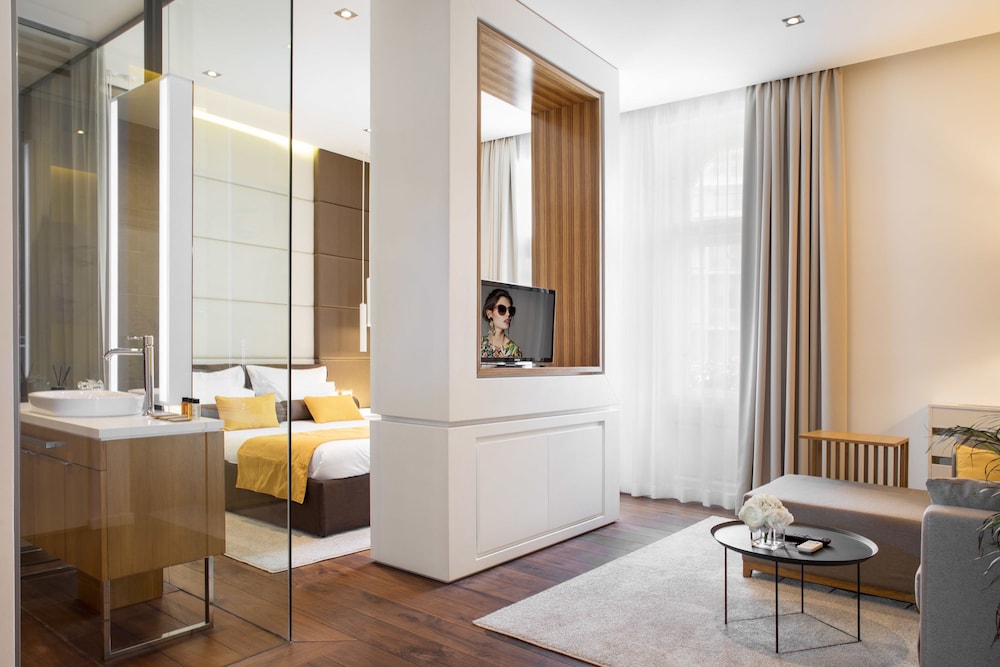 Executive Studio Suite, Balcony photo 1