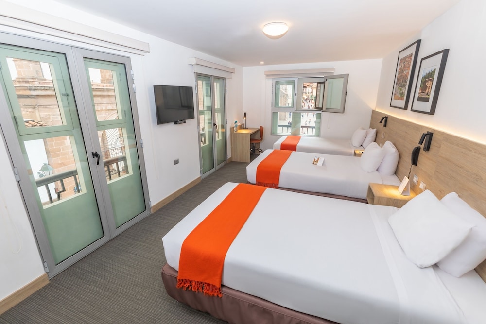 Traditional Room, 3 Twin Beds, City View - Photo 3