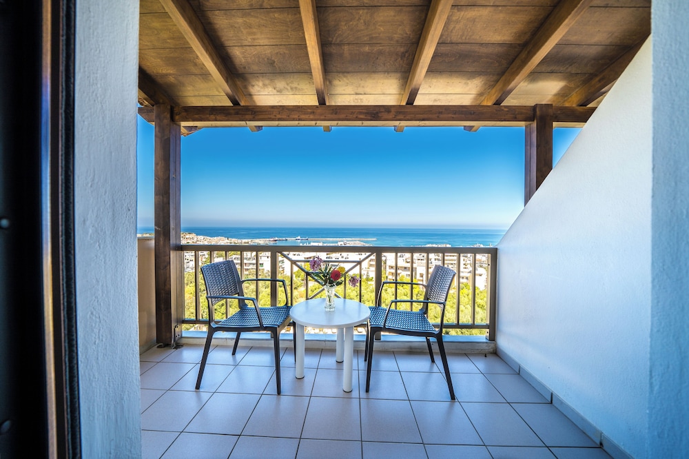 Triple Room with Panoramic Sea View thumbnail 5