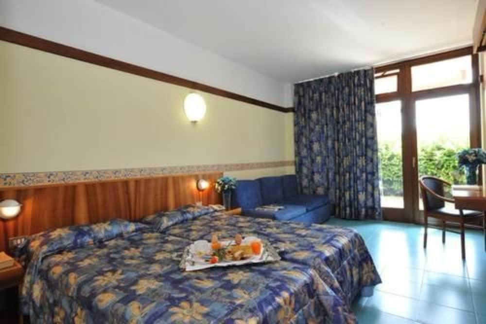 Standard Room photo 2