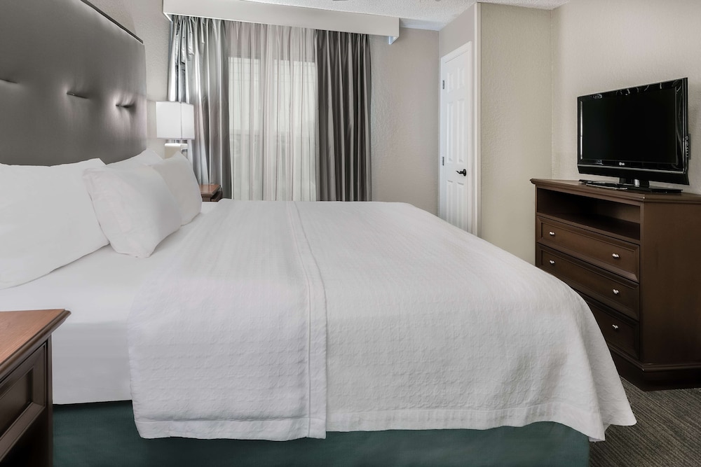 Suite, 1 King Bed, Accessible, Bathtub - Photo 2