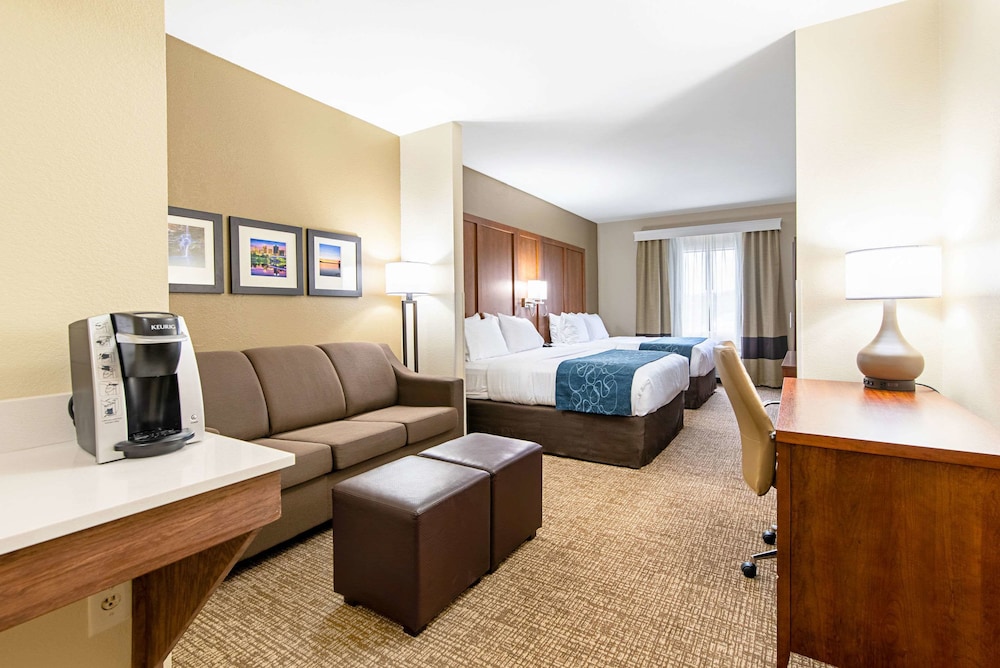 Suite, Multiple Beds, Non Smoking - Photo 3